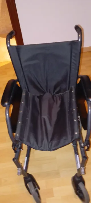 Andador con asiento y ruedas