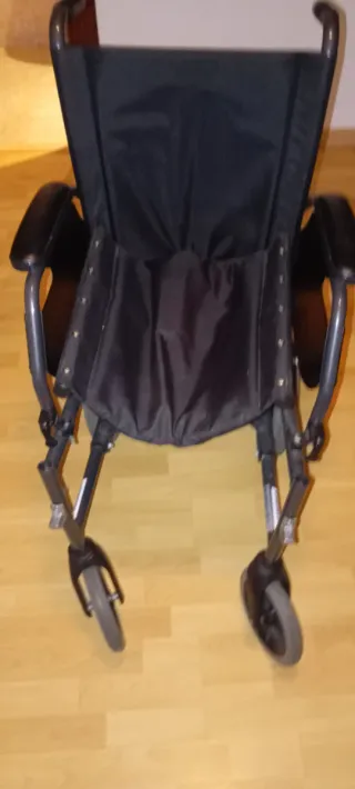 Andador con asiento y ruedas