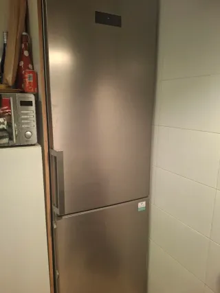 Regalo Nevera combi BEKO acero inoxidable. No func