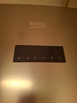 Regalo Nevera combi BEKO acero inoxidable. No func