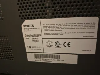 Televisor Plano Plata y Negro