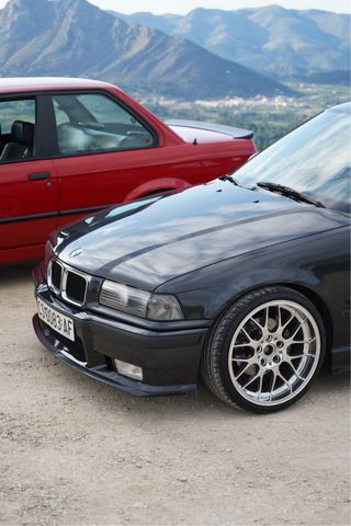 BMW e36 318is sedan