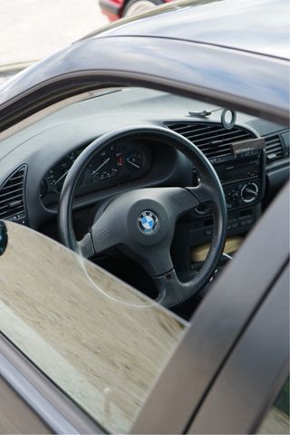 BMW e36 318is sedan