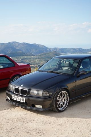 BMW e36 318is sedan