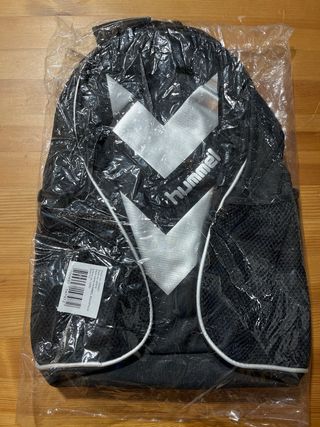 Mochila Hummel Negra y Plateada