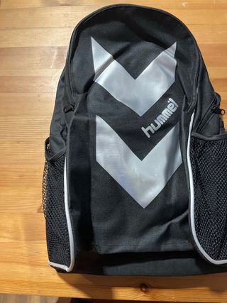 Mochila Hummel Negra y Plateada