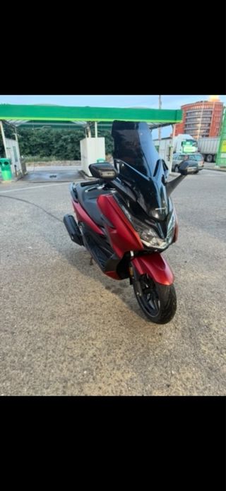 Honda Forza 125cc Maxiscooter Roja