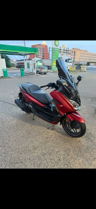Honda Forza 125cc Maxiscooter Roja