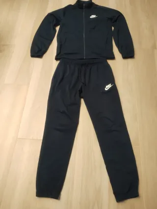 Chándal Nike azul marino.