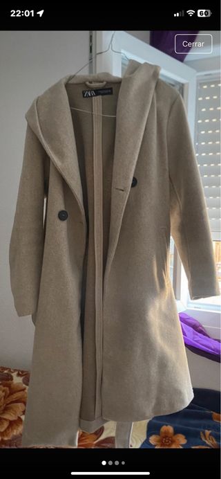 Abrigo Zara Beige con Capucha
