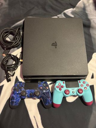PS4 (PlayStation 4) con 2 mandos