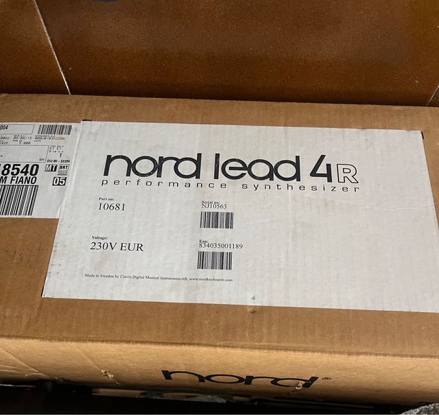Sintetizador Nord Lead 4r