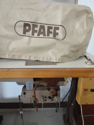 Máquina de coser industrial Pfaff con dos agujas