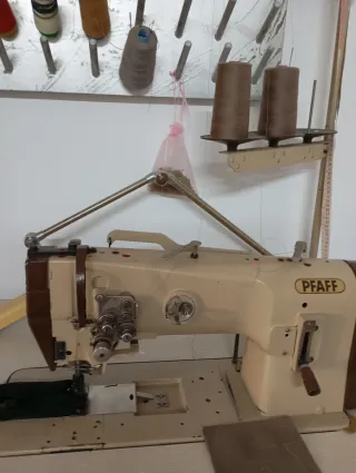 Máquina de coser industrial Pfaff con dos agujas