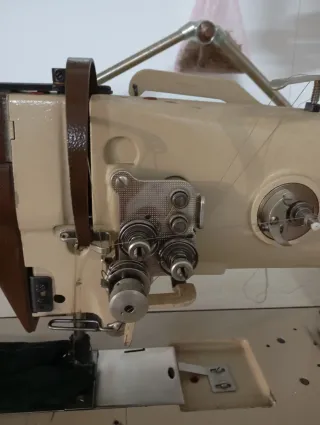 Máquina de coser industrial Pfaff con dos agujas