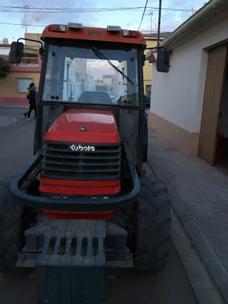 Tractor Kubota M8200 en buen estado