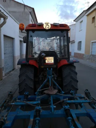 Tractor Kubota M8200 en buen estado