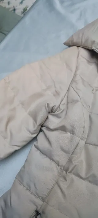 Abrigo de plumas beige