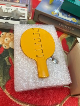 Vari accendini in scatola