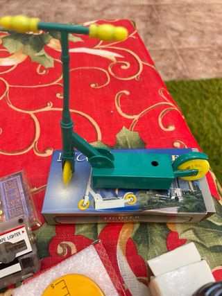 Vari accendini in scatola