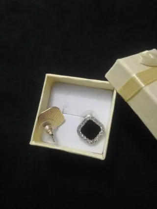 Pendientes Cuadrados Negros con Brillantes