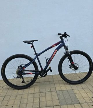 Bicicleta Rockrider ST120 con Casco a juego.