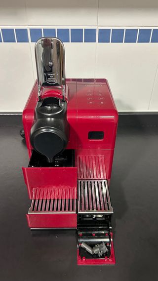 Cafetera Nespresso DeLonghi Lattissima touch