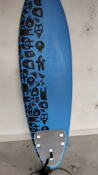 Tabla de surf azul para niños