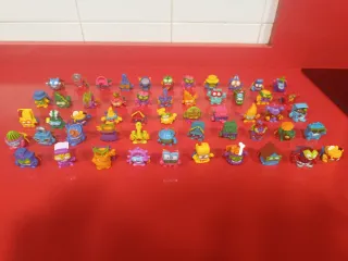 Lote muy completo de superthing de varios tamaños.