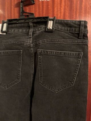 Pantalón vaquero negro Mango