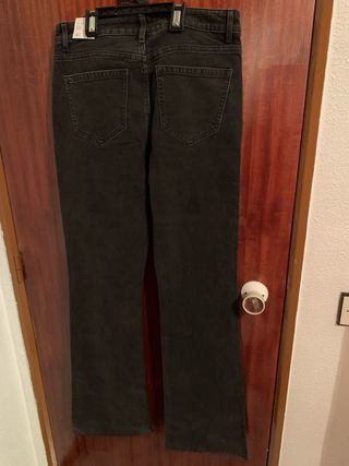 Pantalón vaquero negro Mango