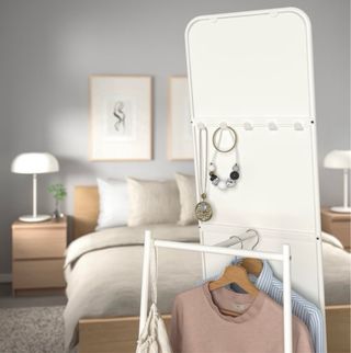 Espejo de pie blanco