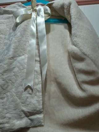 Capa Fallera Brocada Blanca y Dorada