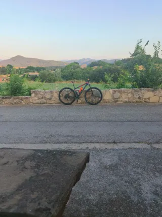 Bicicleta BTT Cannondale Negra