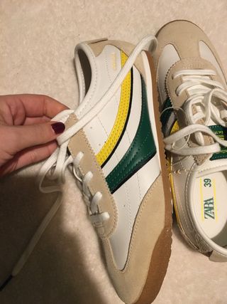 Zapatillas retro relieves texturas Zara