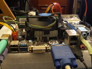 Placa Base MSI H81M-P33 8gb ram y procesador.