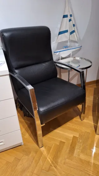 2 Butacas polipiel negro con estructura metálica