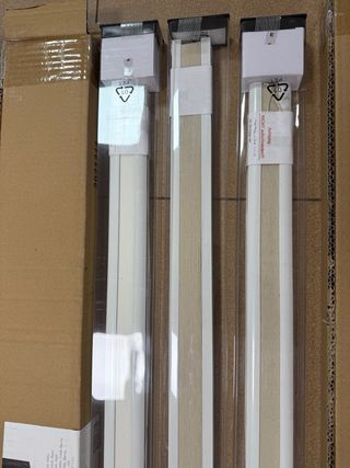 Cortina plisada Amazon Basics 90x130 sin taladro