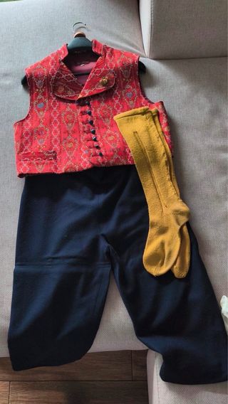 Traje fallero rojo y azul