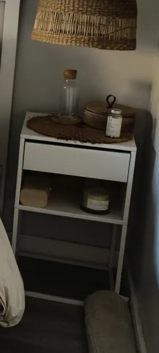 Mesita de noche o auxiliar blanca