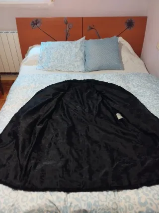 Abrigo largo negro de piel de astracán