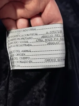 Abrigo largo negro de piel de astracán