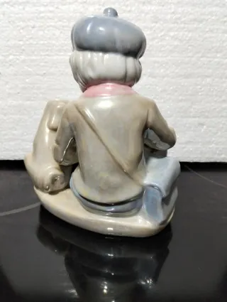 Figura niño con perro porcelana