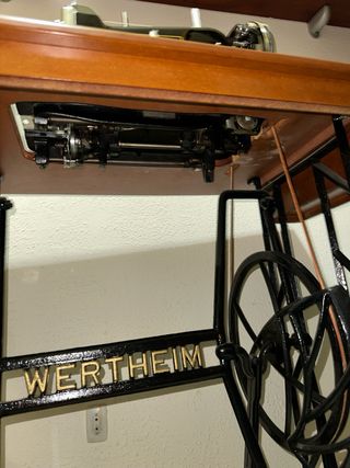 Máquina de coser Wertheim antigua