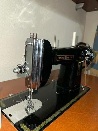 Máquina de coser Wertheim antigua