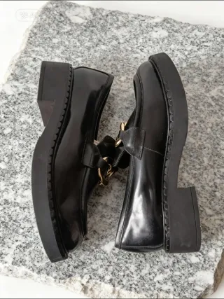 Mocasines Piel Cadena Dorada Talla 40