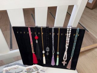 Bisutería y expositores nuevos