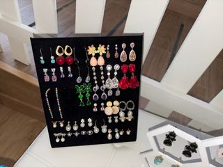 Bisutería y expositores nuevos