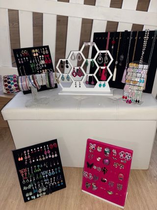 Bisutería y expositores nuevos