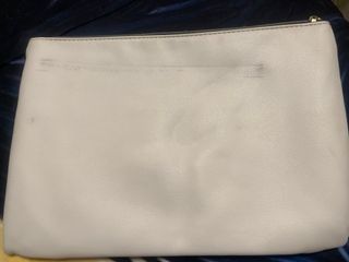 Bolso de mano blanco con parches